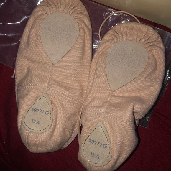 Girls Ballet 🩰 Slippers - Picture 2 of 4